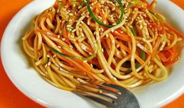 凉皮凉面爆料怎么做视频,夏日清爽美食轻松学